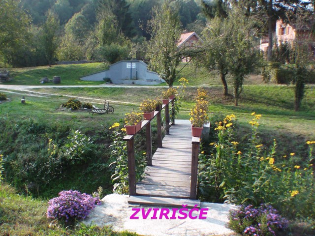 Voda sa izvora ZVIRIŠČE ispravna !