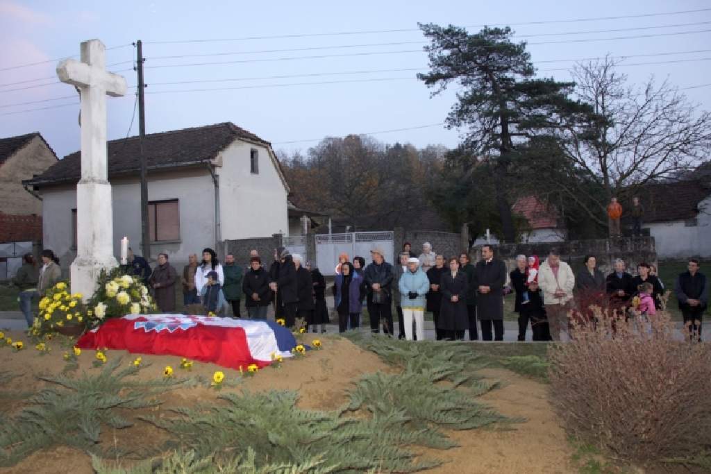 Otkrivanje obnovljene spomen ploće 6.11. stradalim mještanima u 1.svjetskom rata